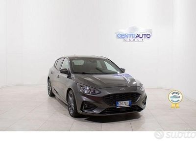 Grigio Usata 2020 Ford Focus ST-Line Berlina | 15.500 € (Buon prezzo)