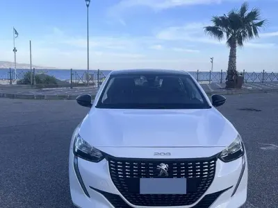 Usata Peugeot 208 Allure 101 CV (74 kW) 2020 Bianco Utilitaria