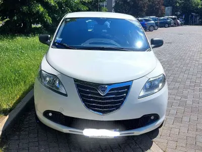 Usata Lancia Ypsilon Gold 69 CV (50 kW) 2013 Bianco Utilitaria
