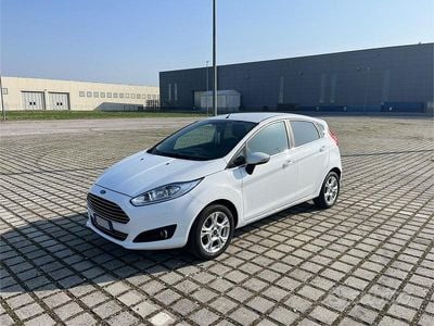 Usata Ford Fiesta Titanium 97 CV (71 kW) 2015 Bianco Berlina