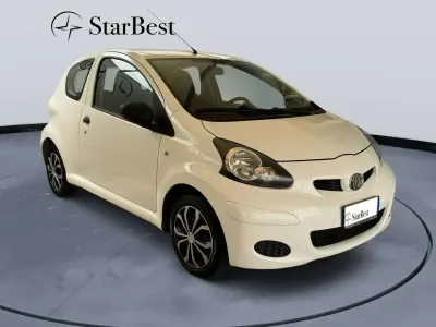 Usata Toyota Aygo Connect Style 68 CV (50 kW) 2011 Bianco pastello Utilitaria