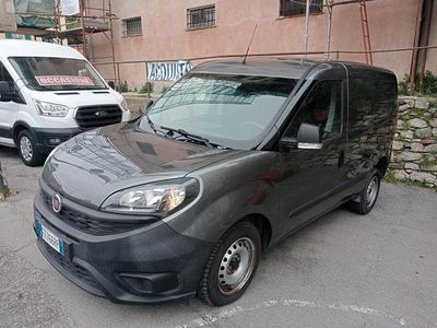 Occasion Fiat Doblò 95 ch (69 kW) 2019 Gris Monospace