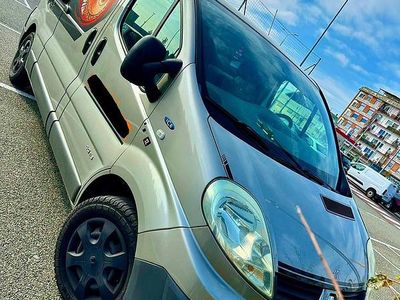 Usata Renault Trafic 116 CV (85 kW) 2011 Grigio Monovolume