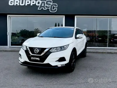 Usata Nissan Qashqai Tekna 110 CV (80 kW) 2017 Bianco SUV
