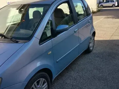 Usata Fiat Idea 95 CV (69 kW) 2005 Bluazzurro Monovolume