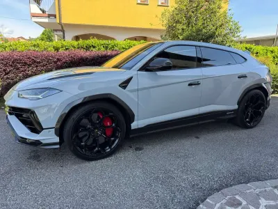 Usata Lamborghini Urus 666 CV (489 kW) 2024 Grigio SUV