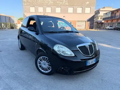 Usata Lancia Ypsilon 75 CV (55 kW) 2009 Nero Utilitaria