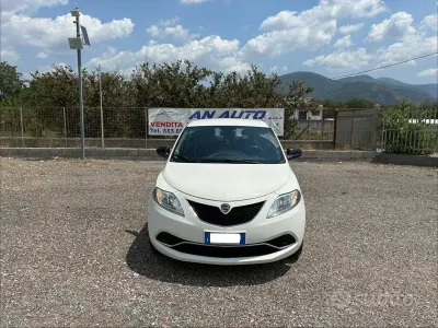 Usata Lancia Ypsilon 95 CV (69 kW) 2018 Bianco Utilitaria