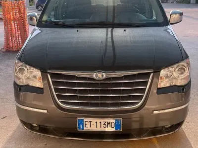 Usata Chrysler Grand Voyager 163 CV (119 kW) 2010 Grigio Monovolume