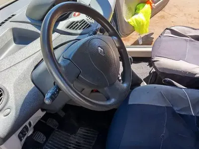 Usado Renault Twingo 58 HP (42 kW) 2007 Cinzento Citadino