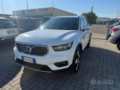 Begagnad Volvo XC40 Momentum 150 HK (110 kW) 2019 Vit SUV