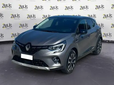 Usata Renault Captur Techno 143 CV (105 kW) 2023 Grigio SUV