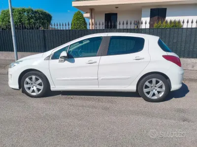 Usata Peugeot 308 112 CV (82 kW) 2011 Bianco Berlina