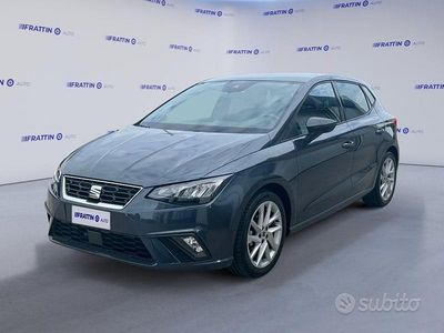 Usata Seat Ibiza FR 95 CV (69 kW) 2024 Grigio magnetico [s7s7]  meta Berlina