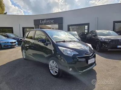 Usata Toyota Verso-S Active 99 CV (72 kW) 2011 Nero metallizzato Monovolume