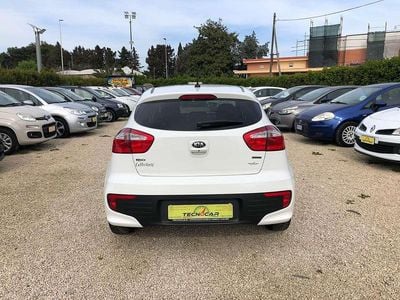 Usata Kia Rio 75 CV (55 kW) 2016 Bianco Utilitaria