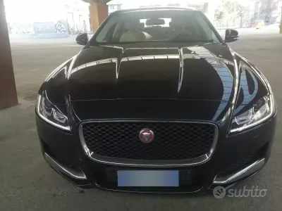 Usata Jaguar XF Prestige 179 CV (131 kW) 2016 Bluazzurro Berlina