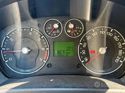Usata Ford Fiesta 75 CV (55 kW) 2007 Rosso Utilitaria