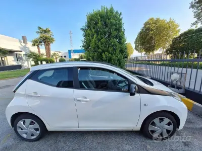 Usata Toyota Aygo 69 CV (50 kW) 2017 Bianco Utilitaria