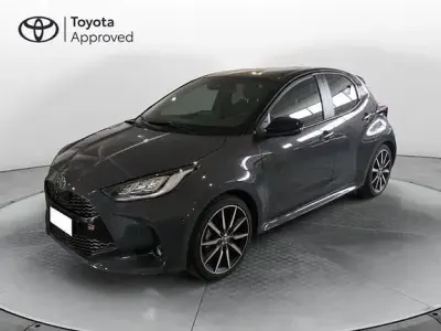 Nuova Toyota Yaris Hybrid 130 CV (95 kW) 2025 Grigio Berlina
