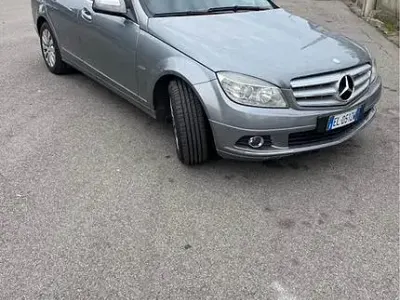 Usata Mercedes C200 156 CV (114 kW) 2012 Grigio Berlina