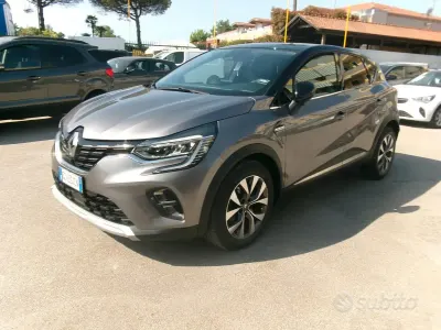 Usata Renault Captur Intens 101 CV (74 kW) 2021 Grigio SUV