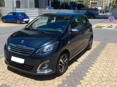Usata Peugeot 108 Allure 69 CV (50 kW) 2017 Bluazzurro Utilitaria