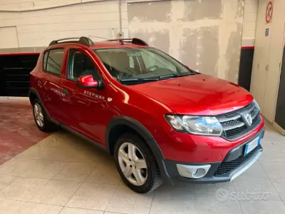 Usata Dacia Sandero Stepway 90 CV (66 kW) 2016 Rosso Berlina