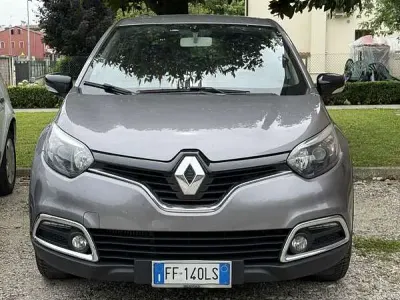 Usata Renault Captur Zen 90 CV (66 kW) 2016 Grigio SUV