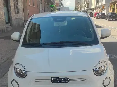 Second-hand Fiat 500e La Prima 42 kW (58 CP) 2021 Alb Hatchback