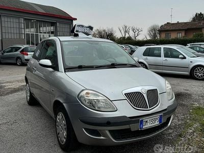 Usata Lancia Ypsilon 94 CV (69 kW) 2008 Grigio Utilitaria