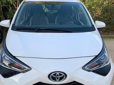 Usata Toyota Aygo Connect Style 72 CV (52 kW) 2021 Bianco Utilitaria