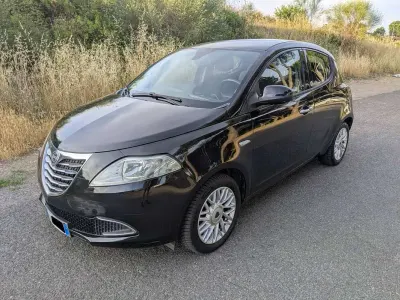 Usata Lancia Ypsilon Gold 69 CV (50 kW) 2014 Nero Utilitaria