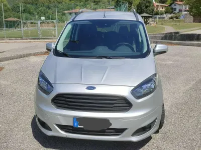 Usata Ford Tourneo Courier Titanium 75 CV (55 kW) 2018 Argento Monovolume