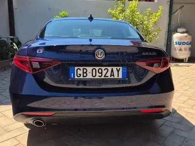 Usata Alfa Romeo Giulia Executive 160 CV (117 kW) 2020 Blu Berlina
