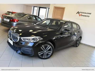 Begagnad BMW 118 Advantage 150 HK (110 kW) 2021 Blå Halvkombi