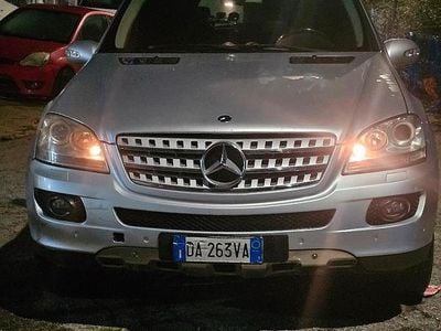 Usata Mercedes ML320 224 CV (164 kW) 2005 Grigio SUV