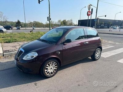 Usata Lancia Ypsilon 60 CV (44 kW) 2008 Viola Utilitaria