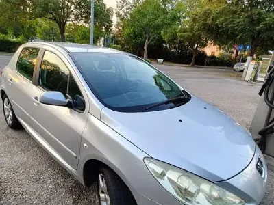 Usata Peugeot 307 90 CV (66 kW) 2005 Argento Berlina