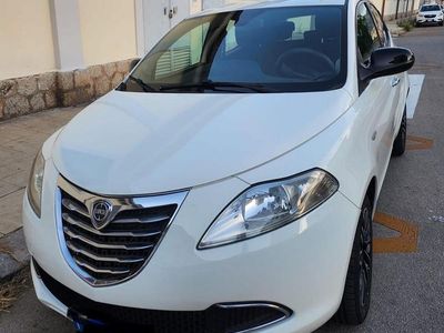 Usata Lancia Ypsilon 69 CV (50 kW) 2015 Bianco Utilitaria