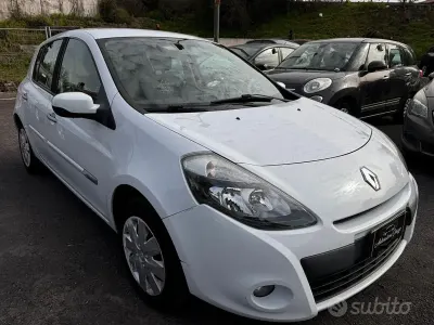 Usata Renault Clio II Dynamique 75 CV (55 kW) 2011 Bianco Berlina