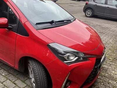 Usata Toyota Yaris 65 CV (47 kW) 2018 Rosso Utilitaria