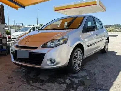 Usata Renault Clio II 101 CV (74 kW) 2010 Grigio Berlina