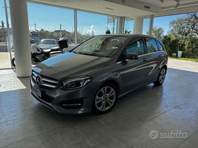 Usata Mercedes B180 109 CV (80 kW) 2017 Grigio Monovolume