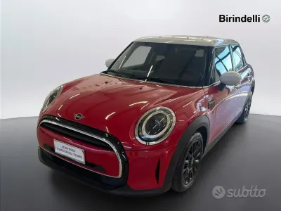 Begagnad Mini Cooper Classic 136 HK (100 kW) 2022 Röd Halvkombi