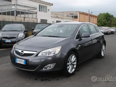 Käytetty Opel Astra 125 HP (91 kW) 2012 Harmaa Sedan