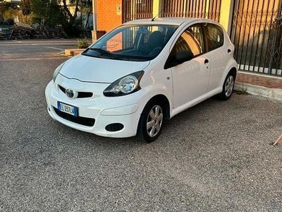 Usata Toyota Aygo 68 CV (50 kW) 2012 Bianco Utilitaria