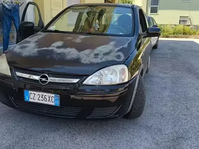 Usata Opel Corsa 80 CV (58 kW) 2006 Nero Utilitaria