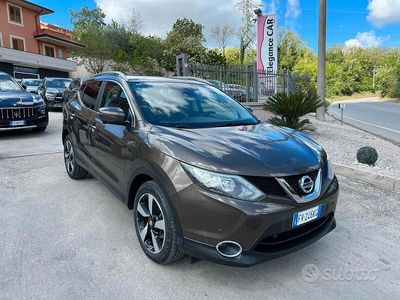 Usata Nissan Qashqai N-Connecta 110 CV (80 kW) 2015 Marrone SUV
