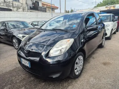 Begagnad Toyota Yaris 100 HK (73 kW) 2010 Svart Halvkombi